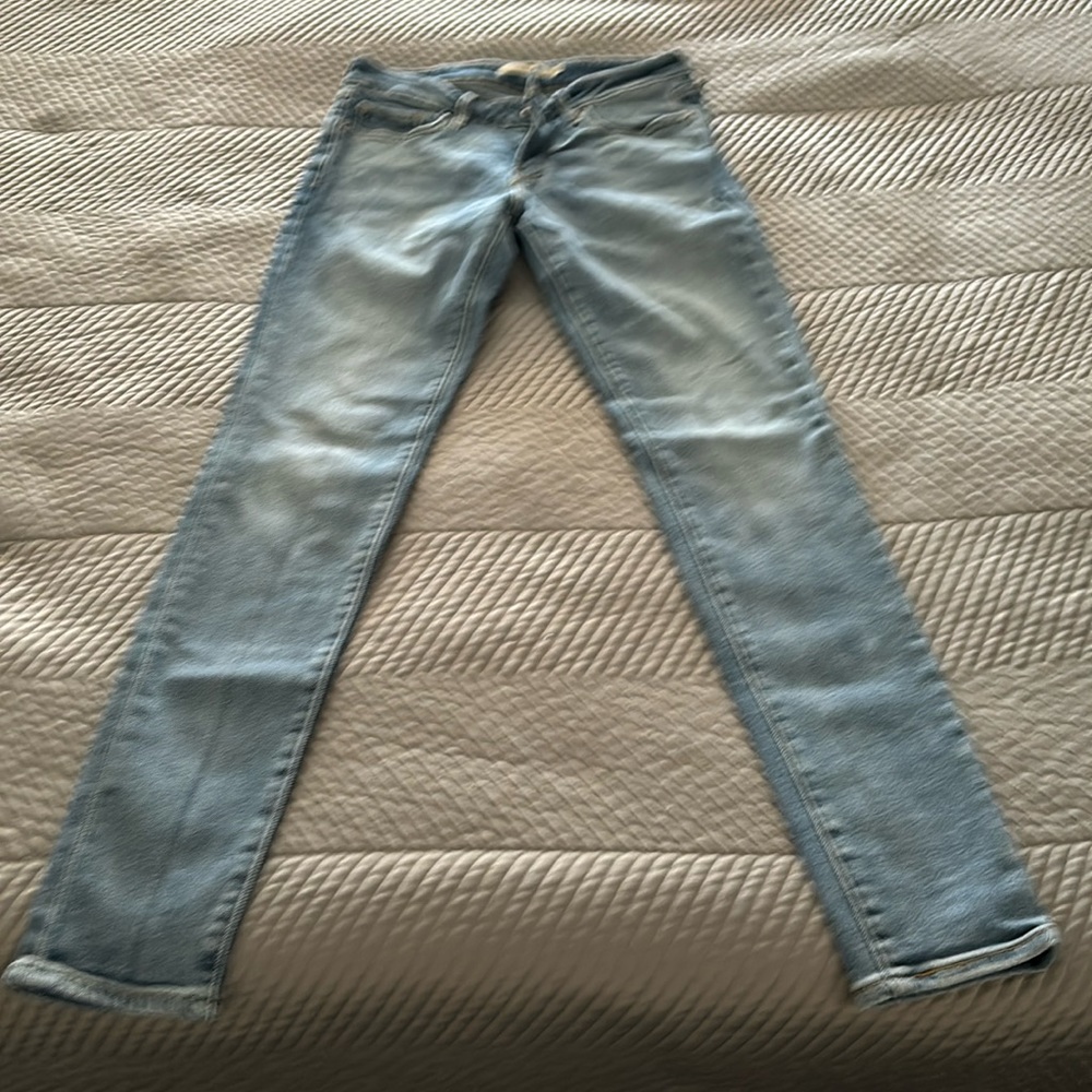 Woman’s Levi’s 711 skinny jeans